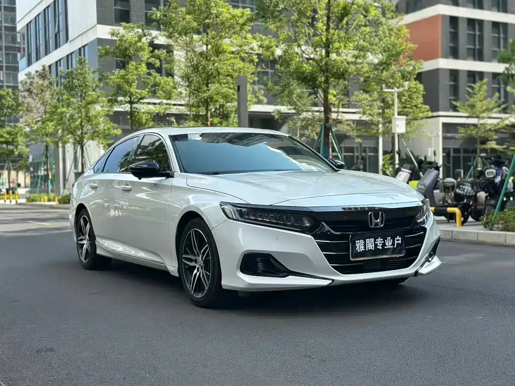 Accord 260 TURBO Phantom Night · Distinguished