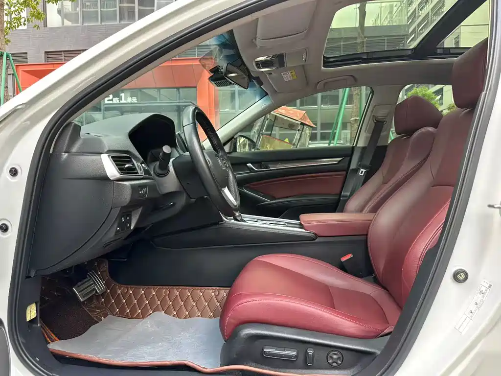 Accord 260 TURBO Phantom Night · Distinguished