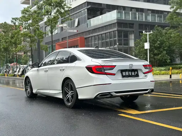 Honda Accord 260 TURBO Phantom Night · Distinguished