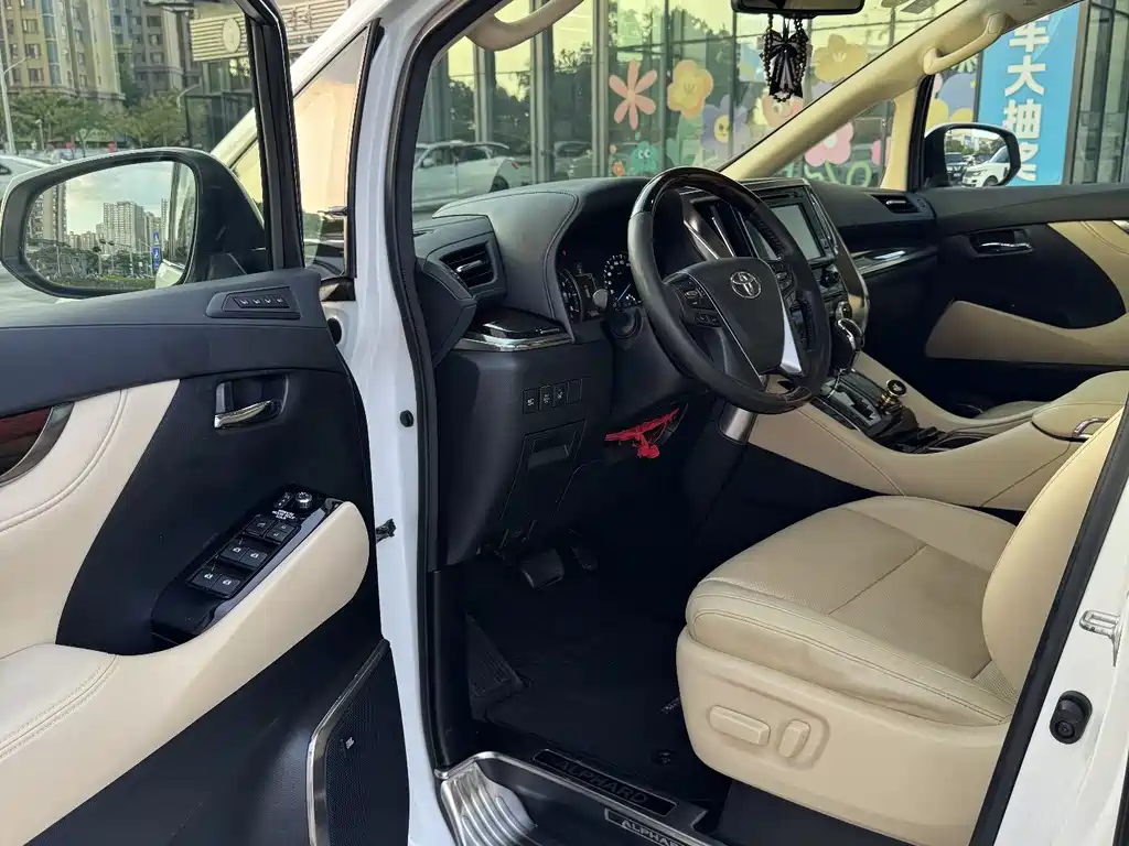 Alphard 3.5 L Luxury