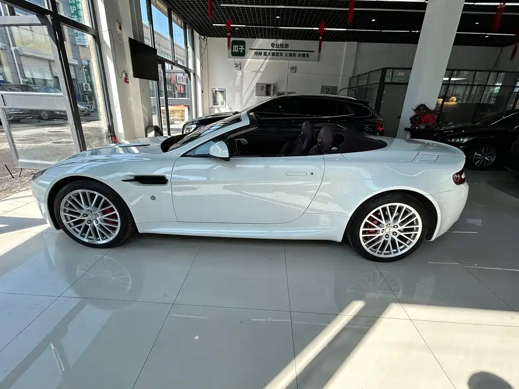 V8 Vantage V8 Vantage 2011款 4.7 L Sportshift Roadster