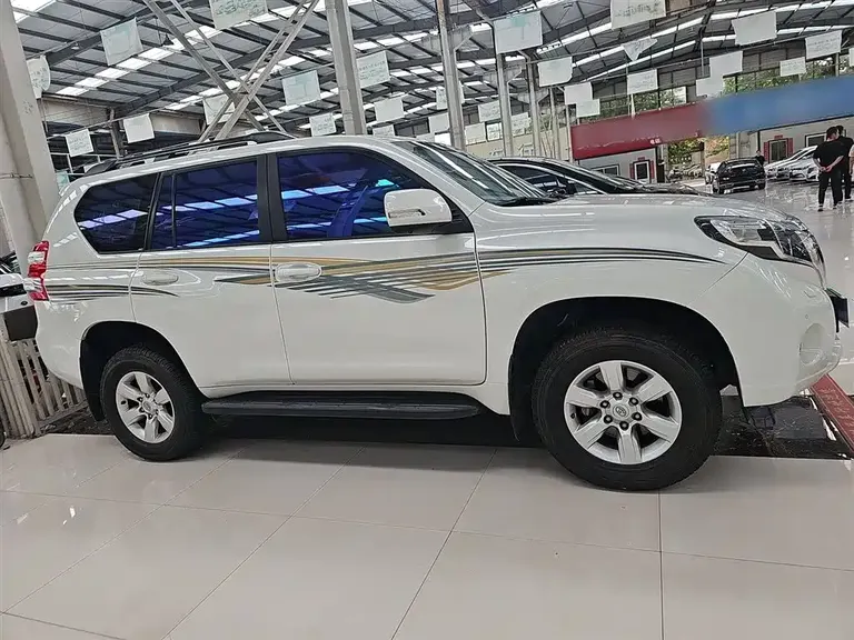 Toyota Prado 2.7 L Auto Luxury