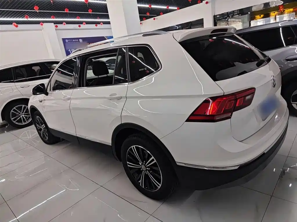Tiguan L Facelift 330 TSI Auto 2 WD Panoramic Comfort CN-VI