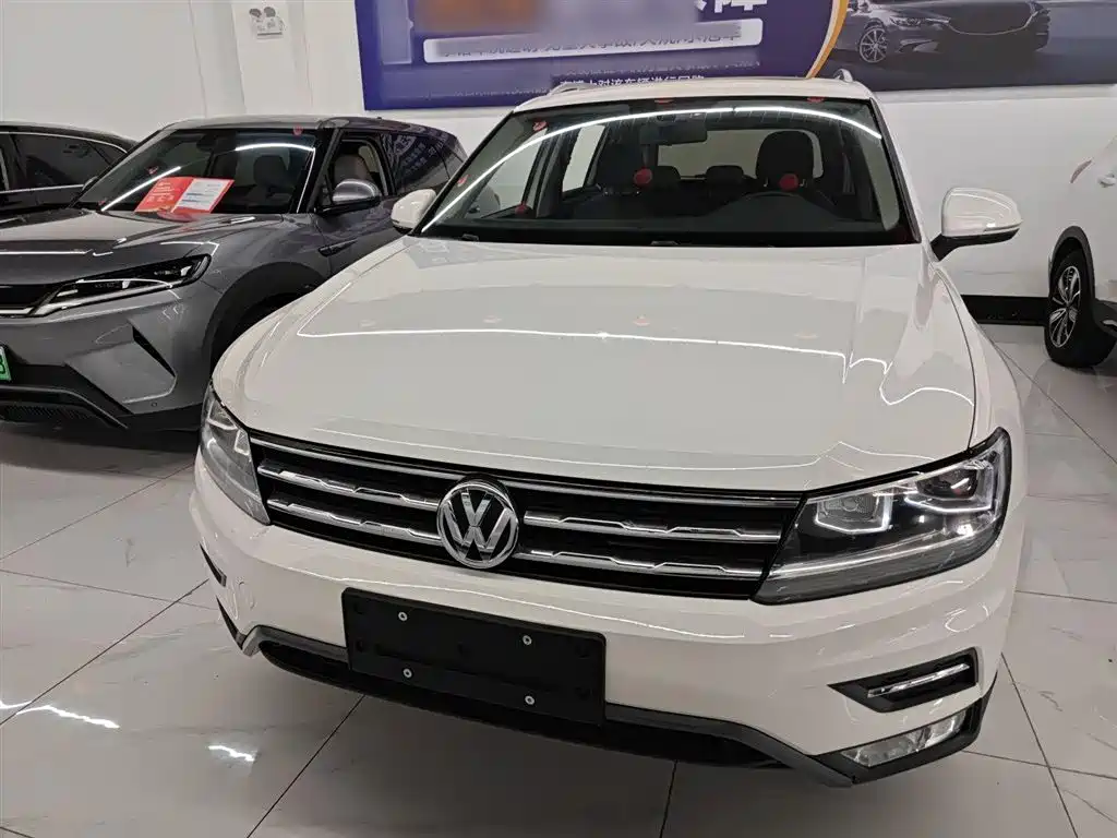 Tiguan L Facelift 330 TSI Auto 2 WD Panoramic Comfort CN-VI