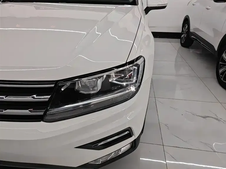 Volkswagen Tiguan L Facelift 330 TSI Auto 2 WD Panoramic Comfort CN-VI