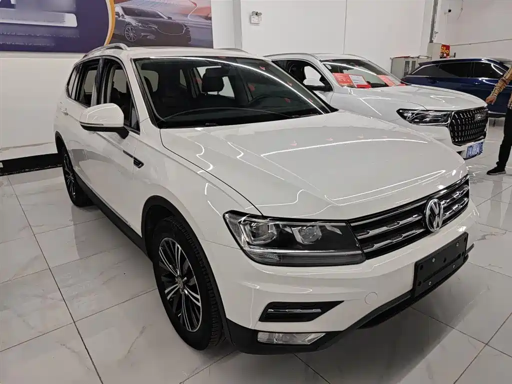 Tiguan L Facelift 330 TSI Auto 2 WD Panoramic Comfort CN-VI