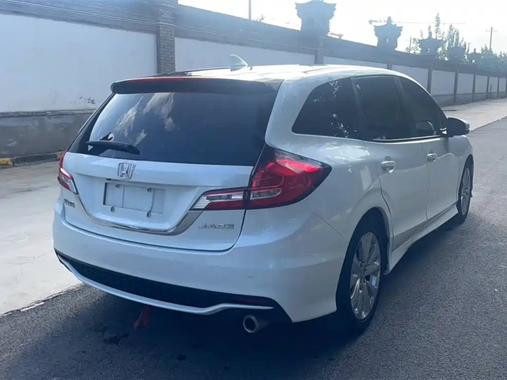 Jade 1.8 L Auto Comfort 5-seat