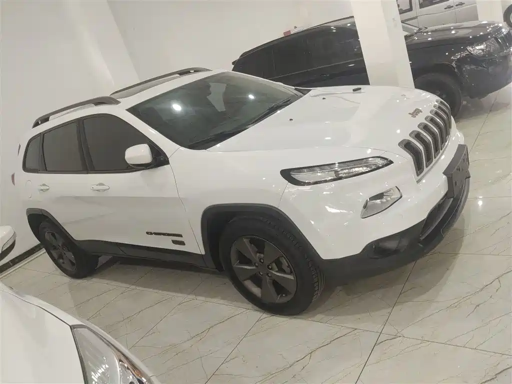 Cherokee 自由光 2016款 2.4 L 75周年致敬版