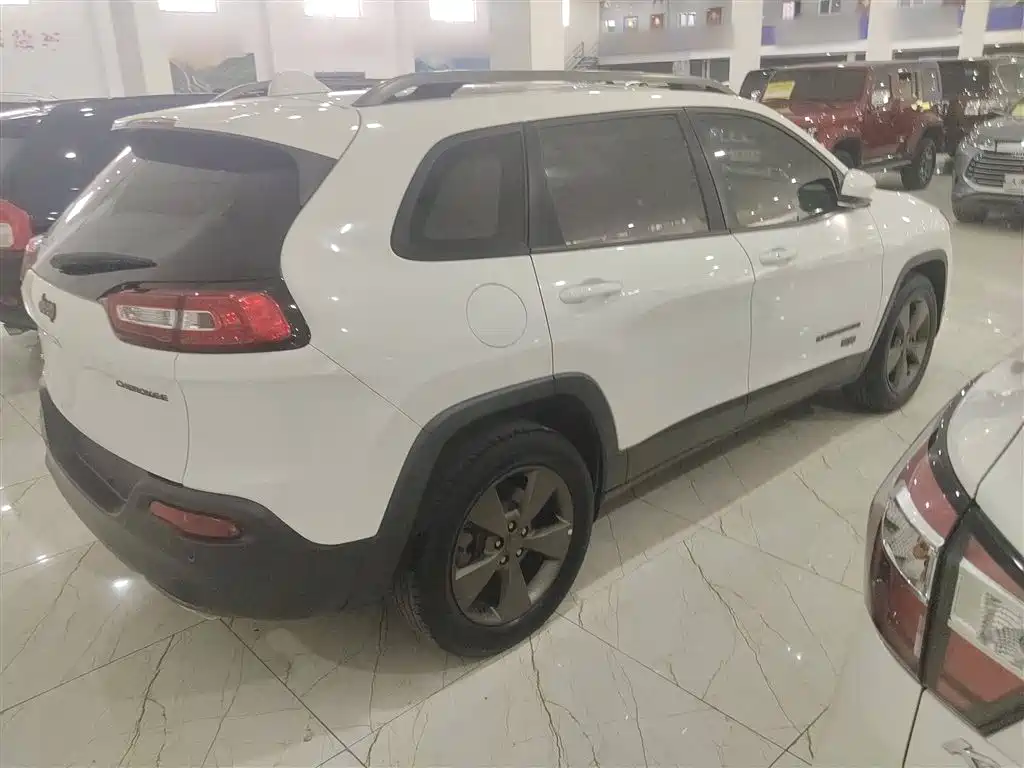 Cherokee 自由光 2016款 2.4 L 75周年致敬版