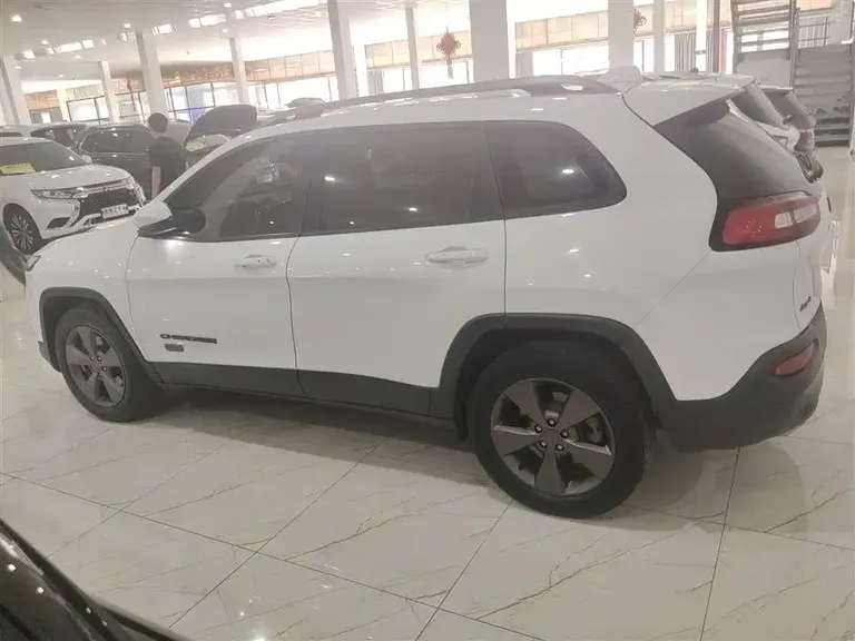 Jeep Cherokee 自由光 2016款 2.4 L 75周年致敬版