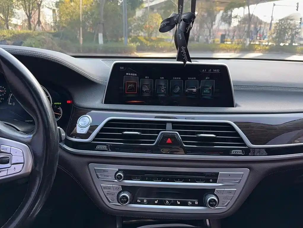 BMW 7 Series 730 Li Leading