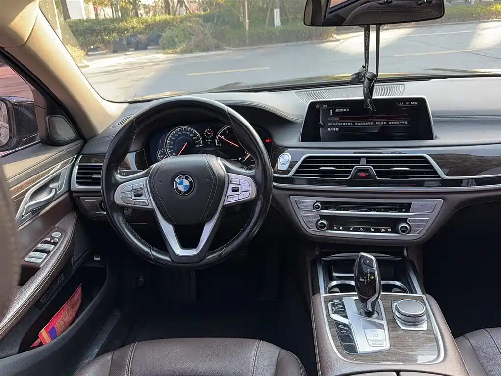 BMW 7 Series 730 Li Leading