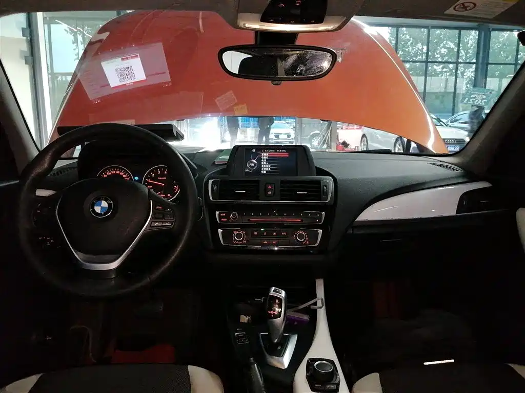 BMW 1 Series (Import) 118 i Urban Design Package