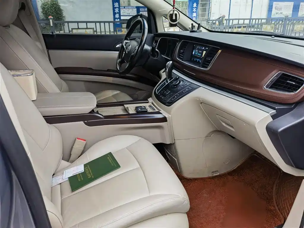 Buick GL8 28 T Luxury CN-VI