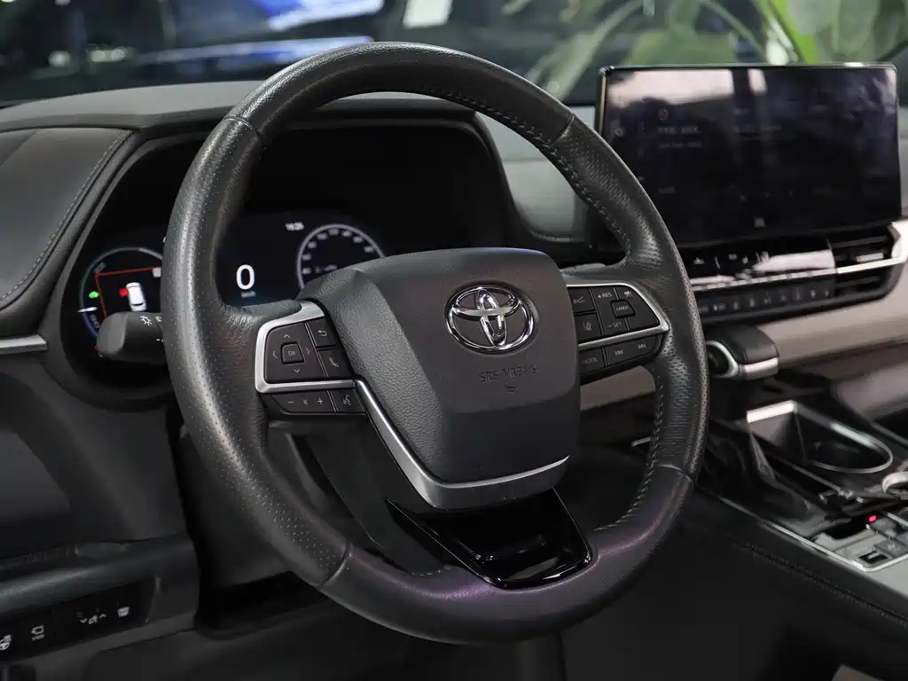 Granvia 2.5 L Hybrid Flagship VIP