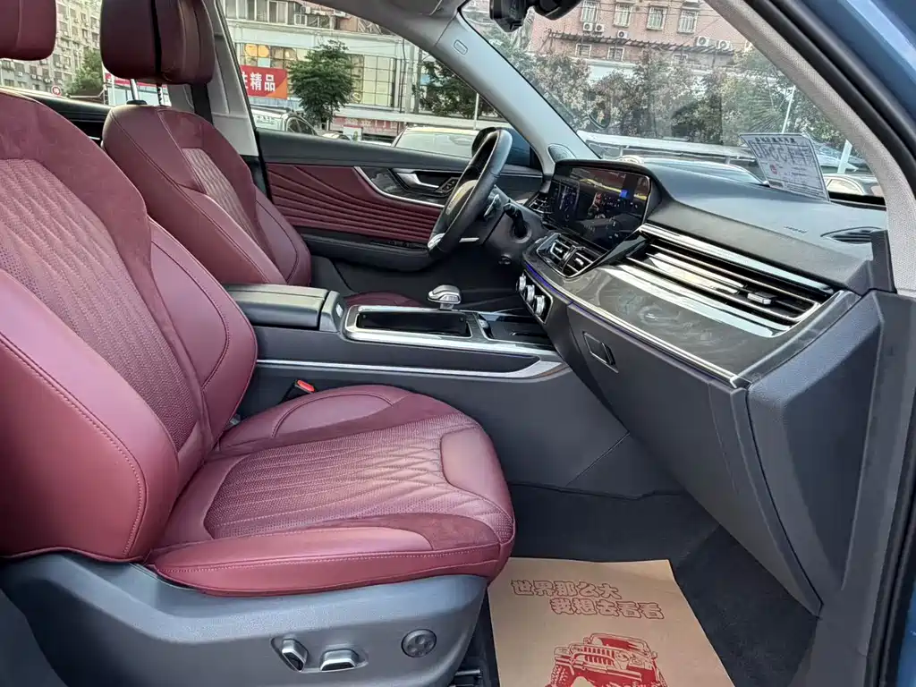 Hongqi HS5 2.0 T 4 WD Flagship Leading Pro