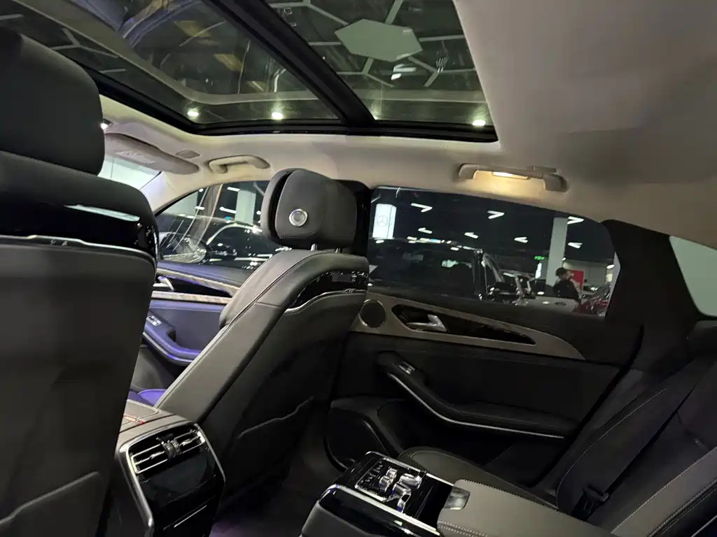 Hongqi H9 2.0 T Connected Flagship Enjoyment