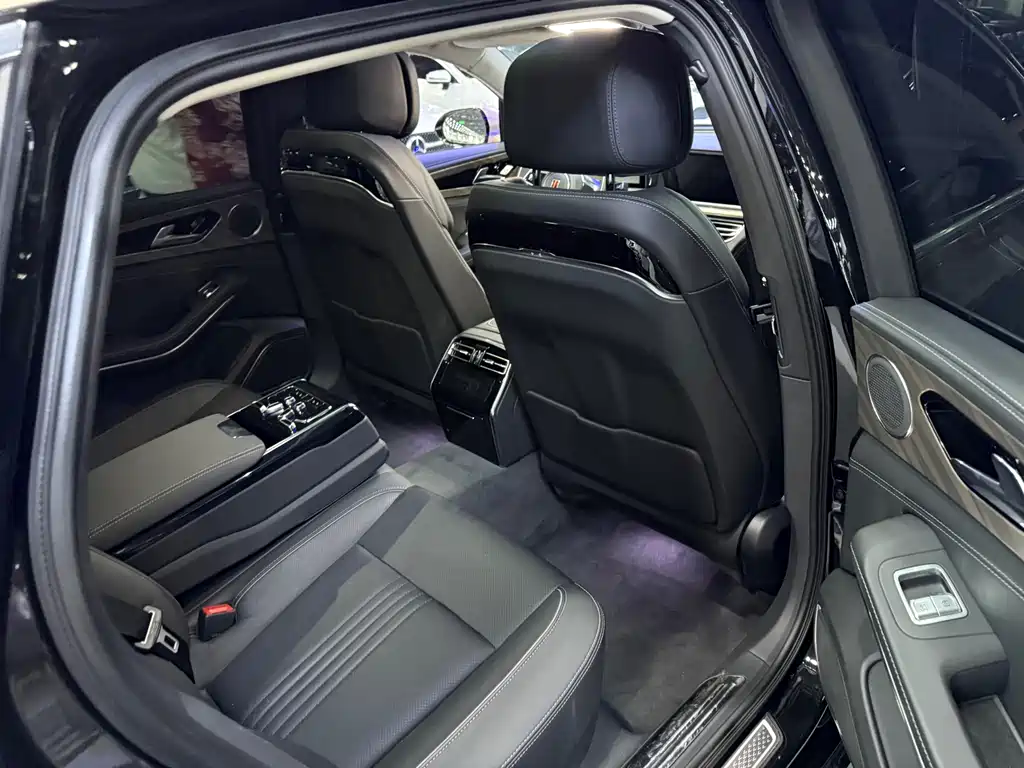 Hongqi H9 2.0 T Connected Flagship Enjoyment