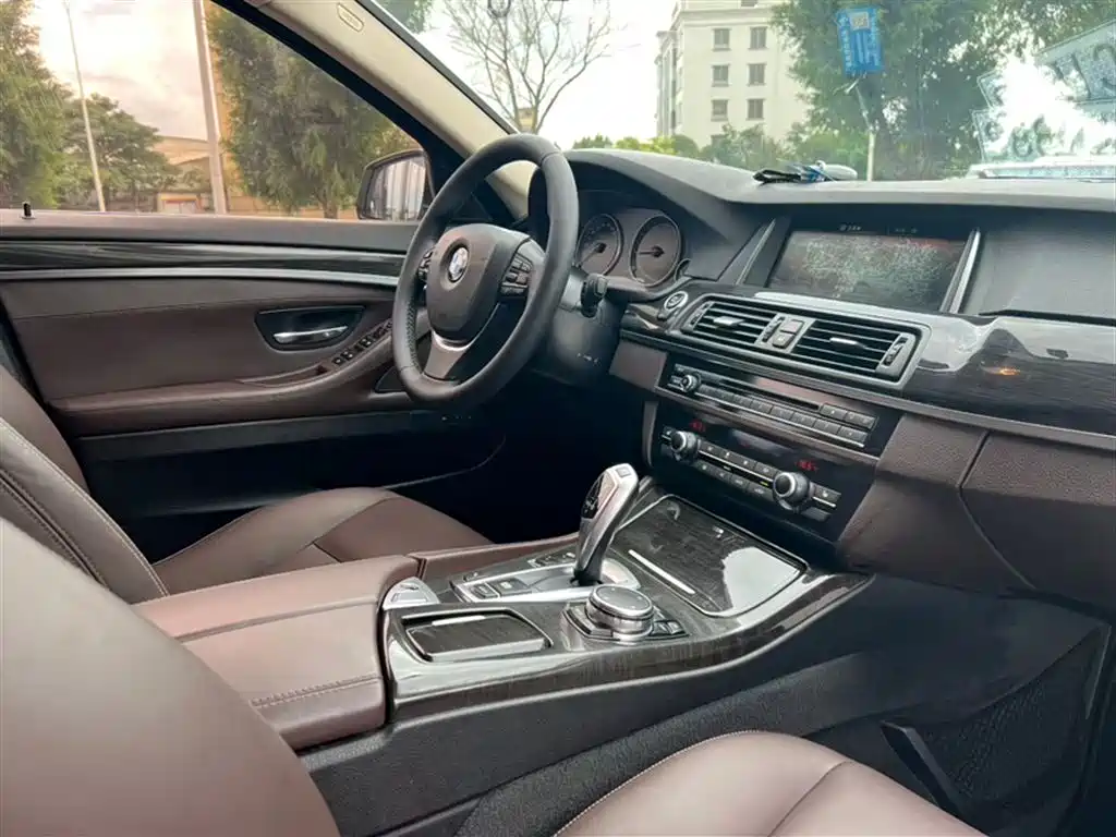 BMW 5 Series 525 Li Luxury Design Package