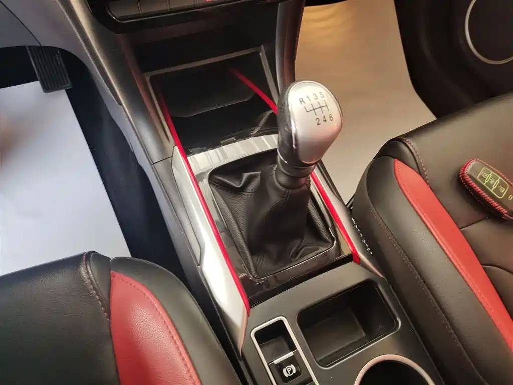 Haval H2 哈弗H2 2017款 蓝标 1.5 T 手动两驱豪华型