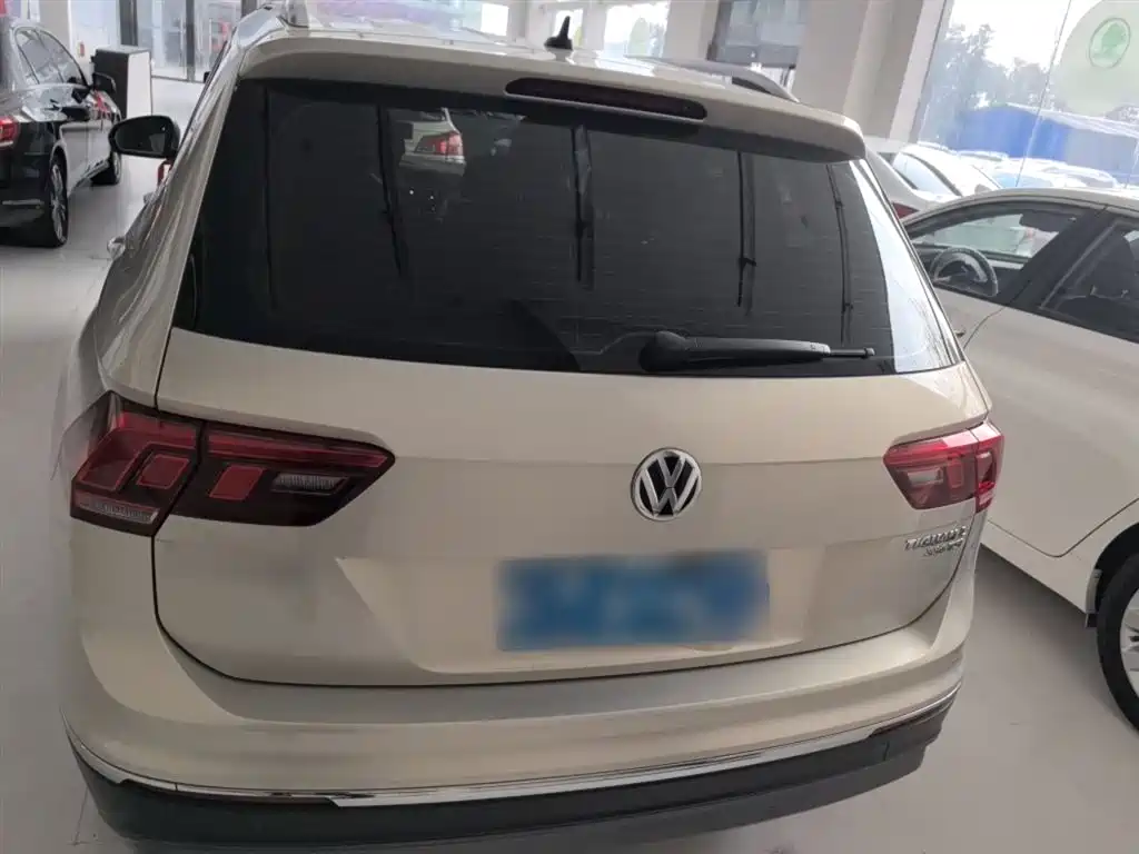 Tiguan L Facelift 330 TSI Auto 2 WD Panoramic Comfort CN-VI