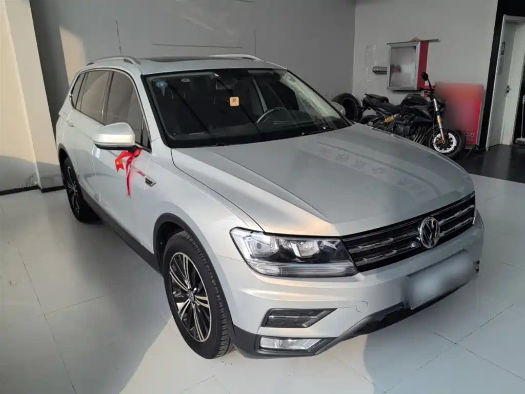 Tiguan L Facelift 330 TSI Auto 2 WD Panoramic Comfort CN-VI