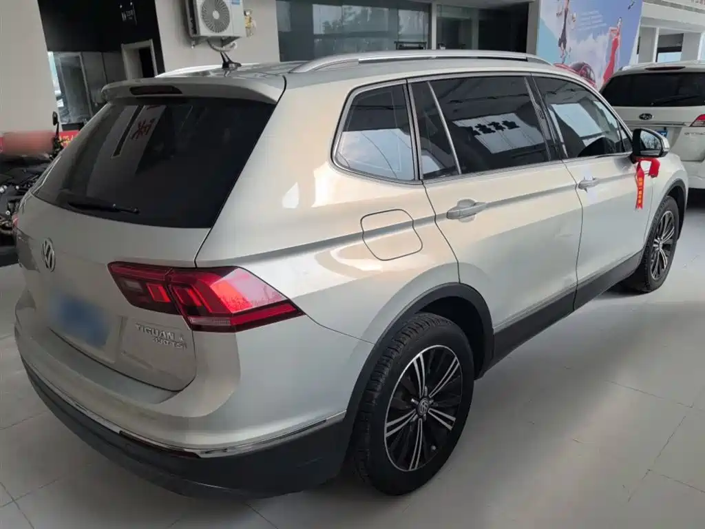 Tiguan L Facelift 330 TSI Auto 2 WD Panoramic Comfort CN-VI