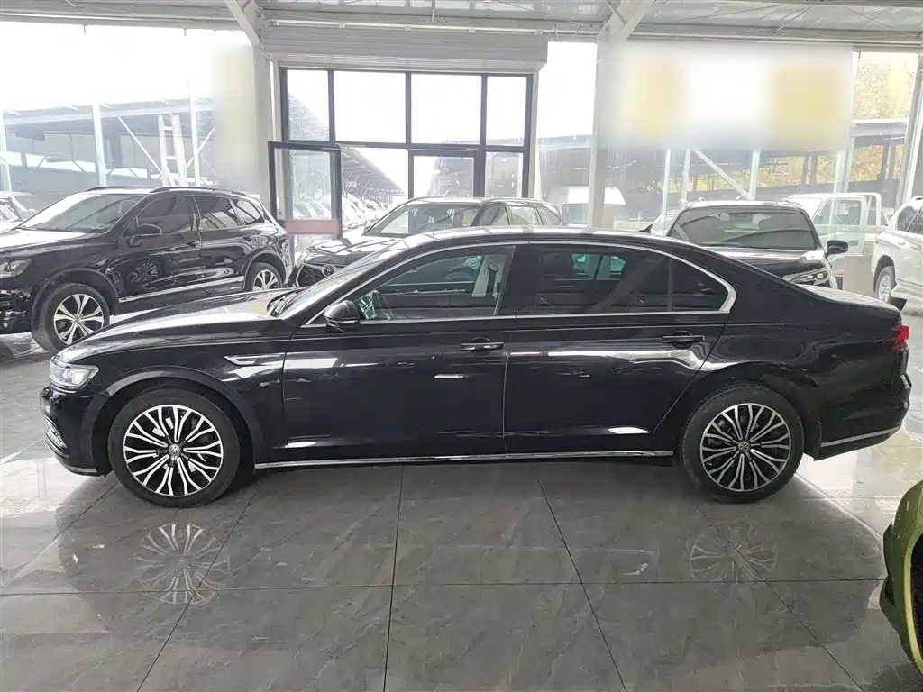 Phideon 380 TSI 2 WD Business CN-VI