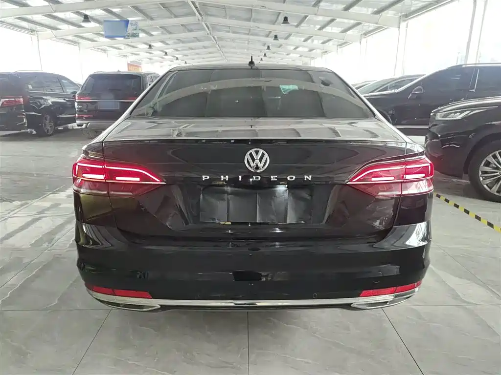 Phideon 380 TSI 2 WD Business CN-VI