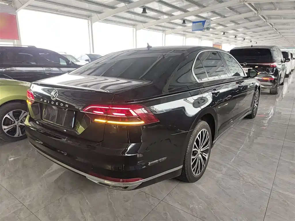 Phideon 380 TSI 2 WD Business CN-VI