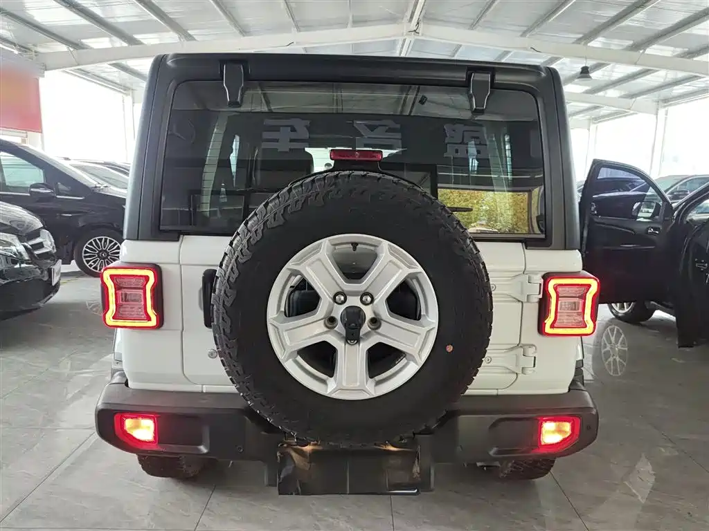 Wrangler 2.0 T Sahara 4-door CN-VI