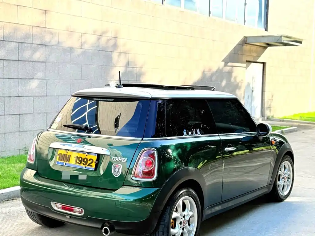 MINI 1.6 L COOPER Baker Street