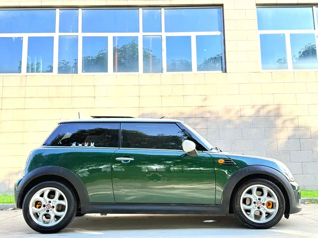 MINI 1.6 L COOPER Baker Street