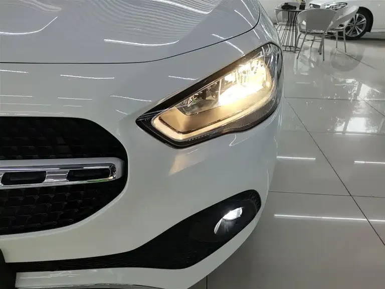 Mercedes-Benz GLA GLA 180