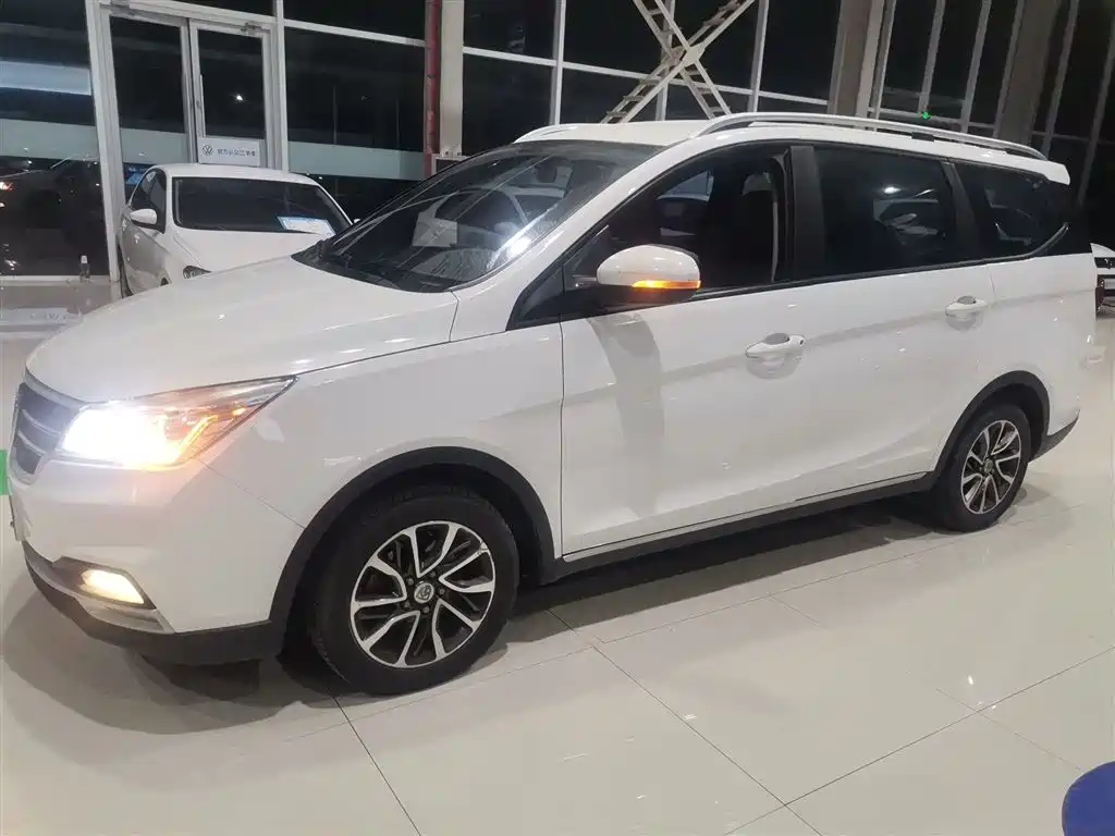 Baojun 730 1.5 T CVT Fashion 7-seat CN-VI
