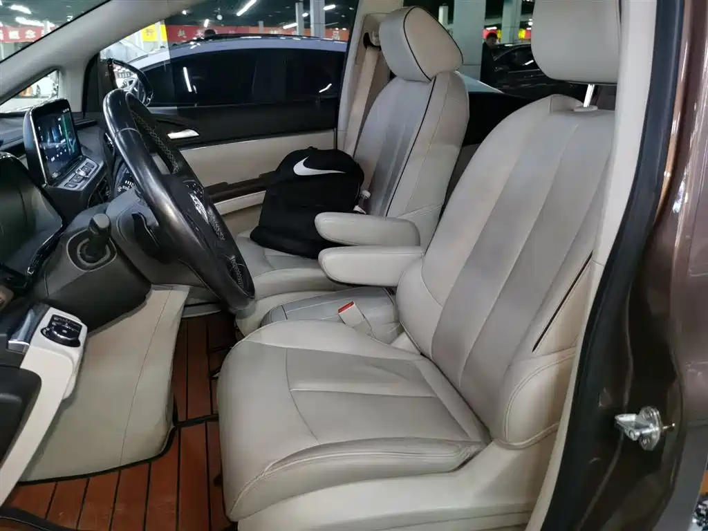 Buick GL8 Land Official Cabin 652 T Luxury