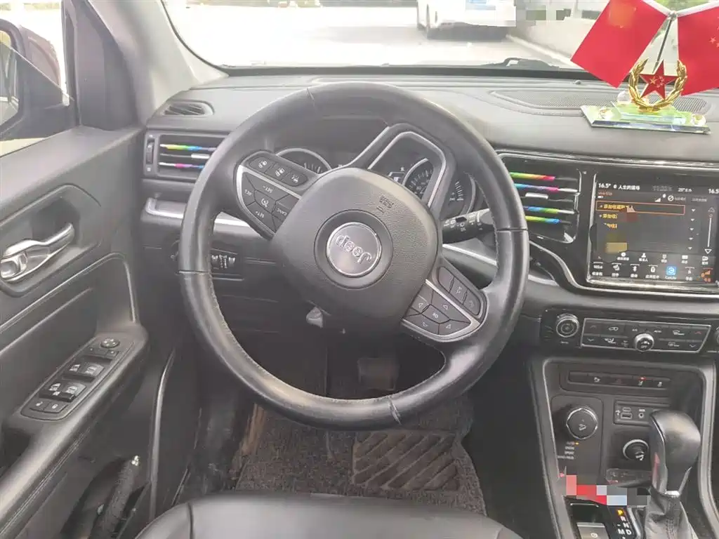 Grand Commander 2.0 T 4 WD Premium Enjoyment CN-V