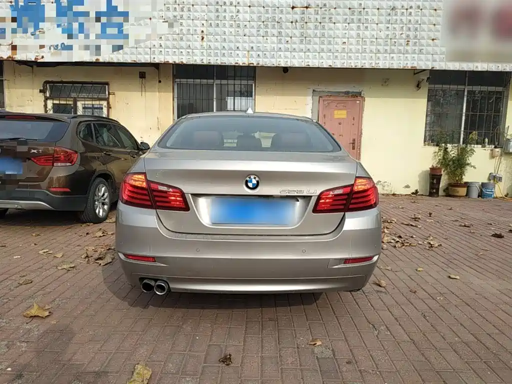 BMW 5 Series 528 Li Leading