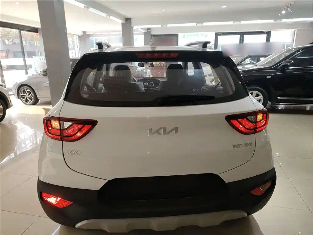 Stonic 1.4 L CVT Sunroof