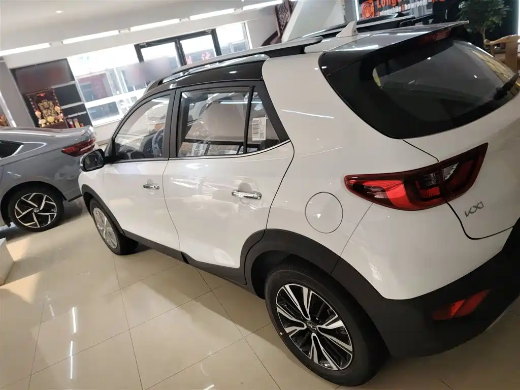 Stonic 1.4 L CVT Sunroof
