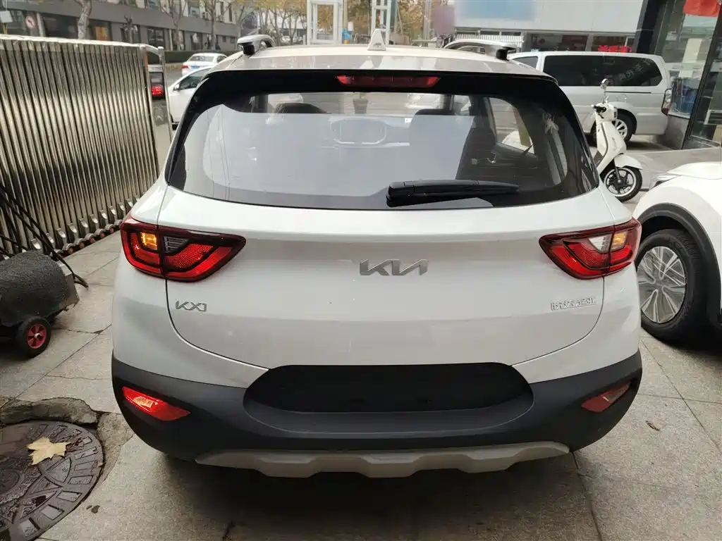 Stonic 1.4 L CVT Sunroof