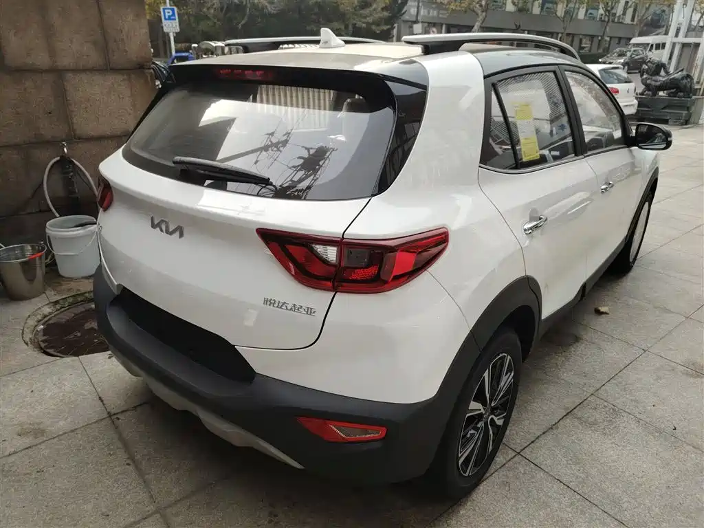 Stonic 1.4 L CVT Sunroof