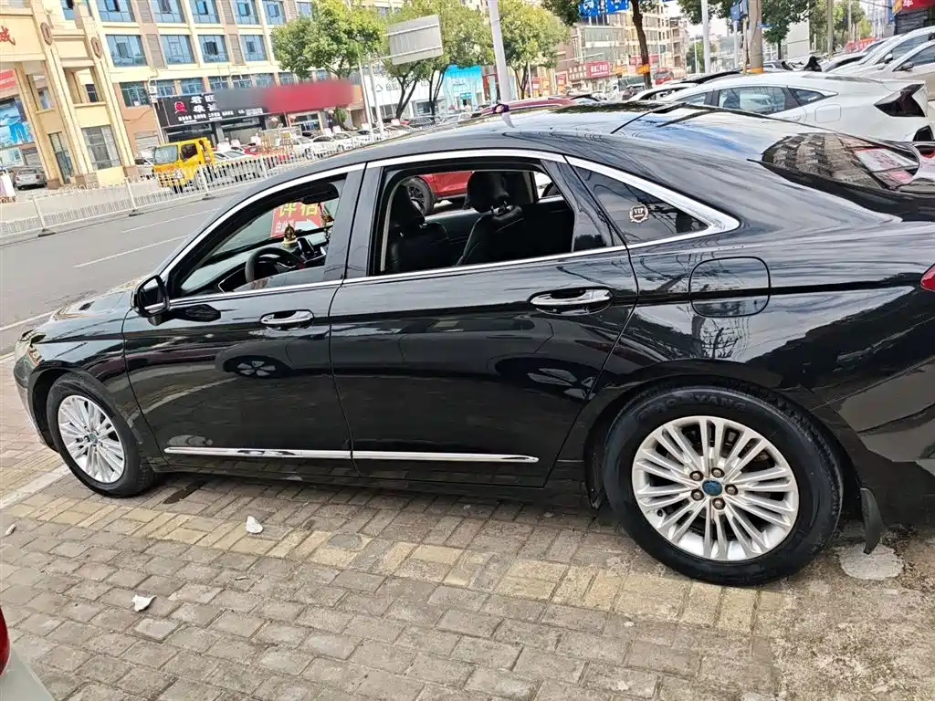 Taurus EcoBoost 245 Fashion