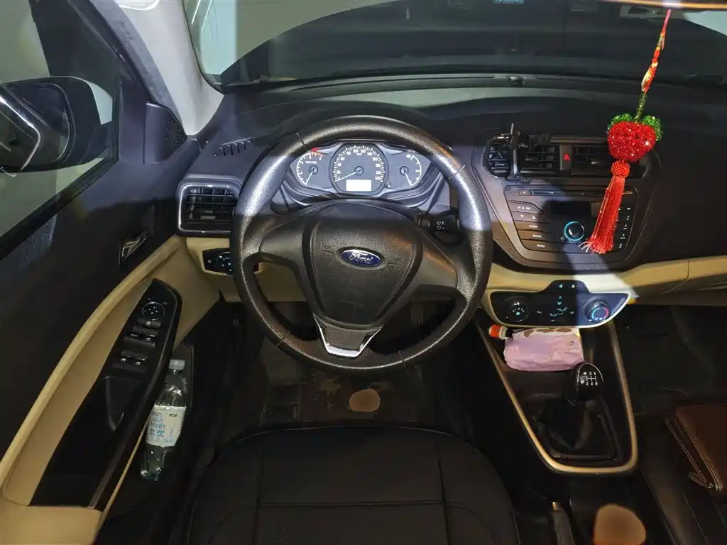 Escort 1.5 L Manual Comfort