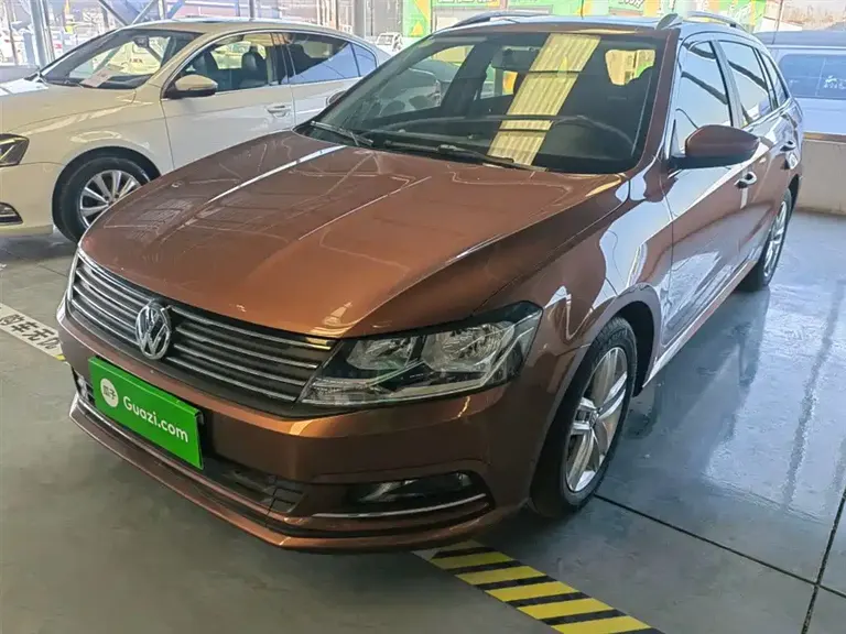 Volkswagen Gran Lavida 230 TSI DSG Comfort