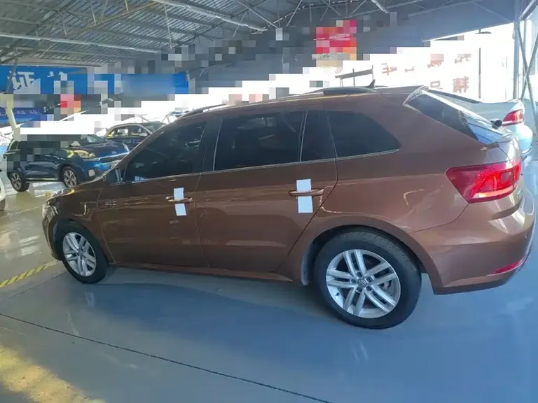 Volkswagen Gran Lavida 230 TSI DSG Comfort