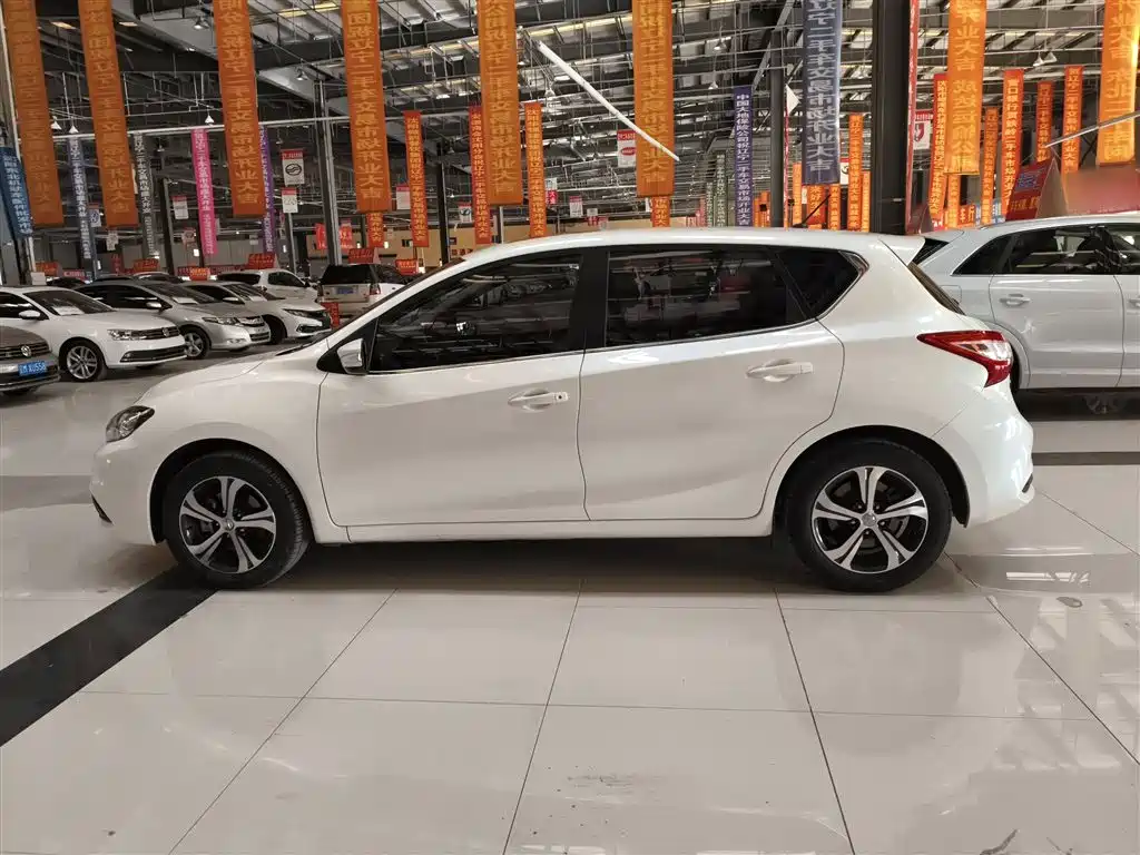 Tiida 1.6 L CVT Smart Travel CN-VI