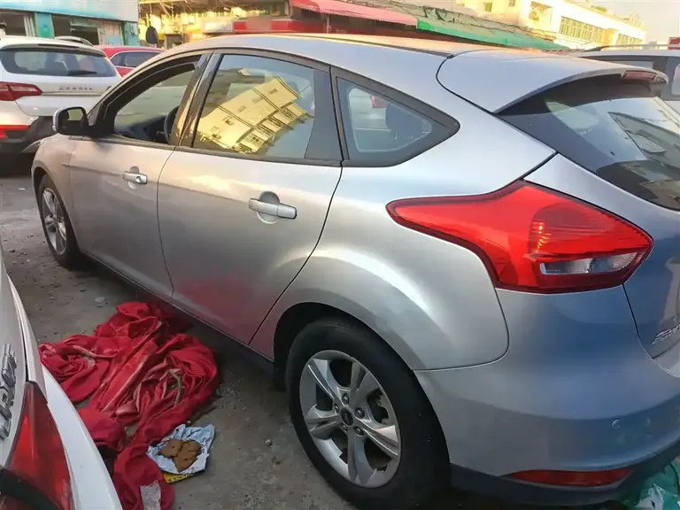 Ford Focus Hatchback 1.6 L Auto Comfort