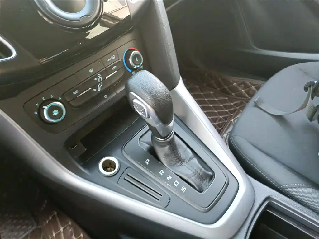 Focus Hatchback 1.6 L Auto Comfort