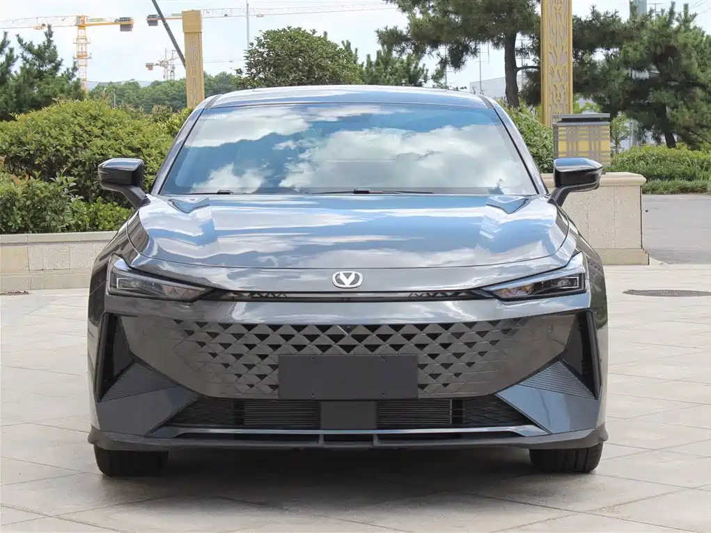 Changan UNI-V iDD Blue Whale Smart Electric iDD 136 km Smart Cool